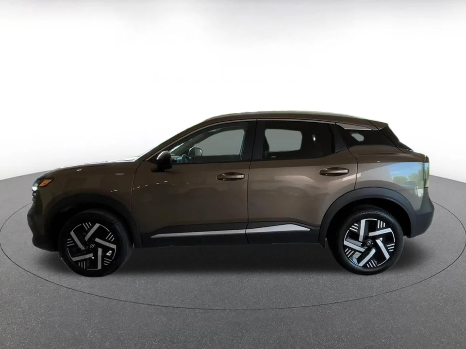 2026 Nissan Kicks - Image 9 of 31