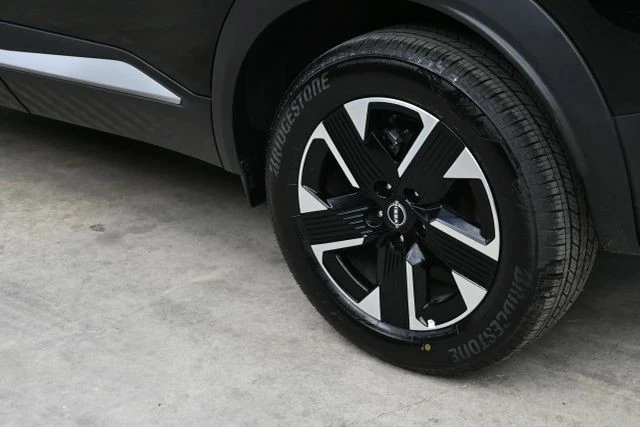 2026 Nissan Kicks - Image 9 of 19
