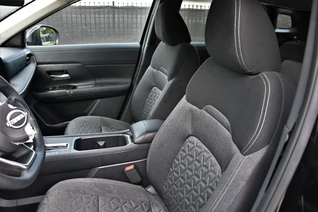 2026 Nissan Kicks - Image 12 of 19