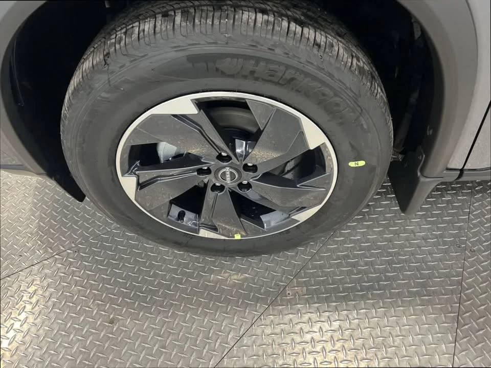 2026 Nissan Rogue - Image 10 of 20