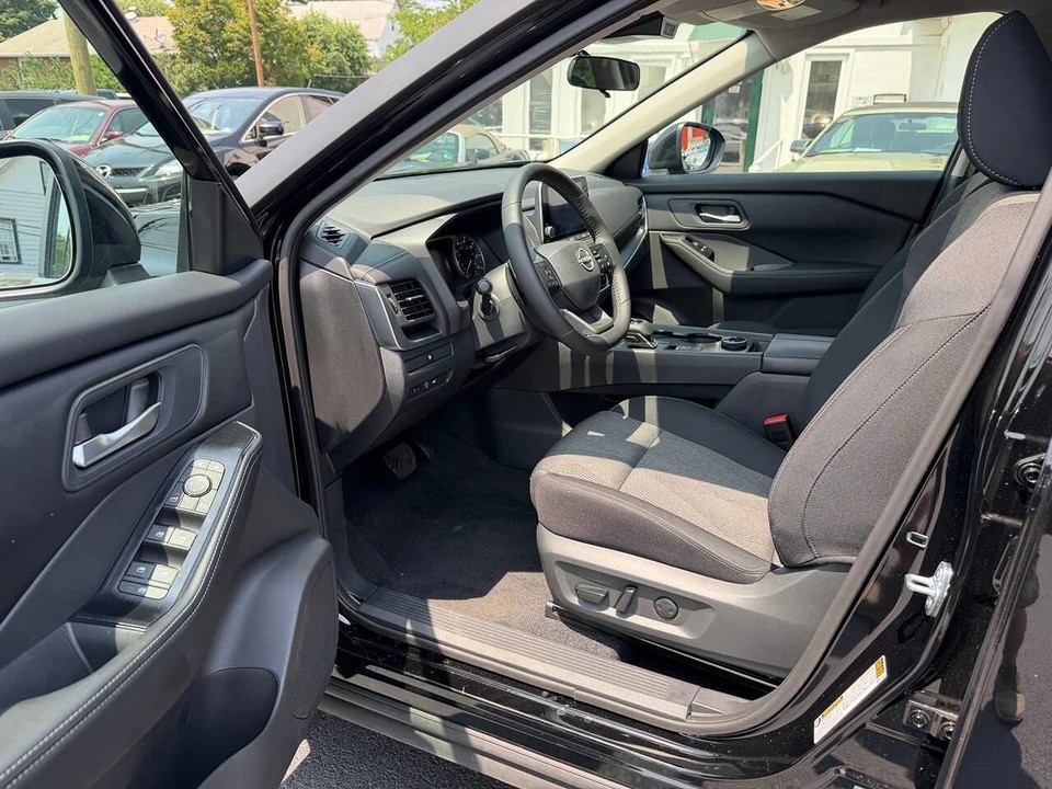 2026 Nissan Rogue - Image 2 of 25