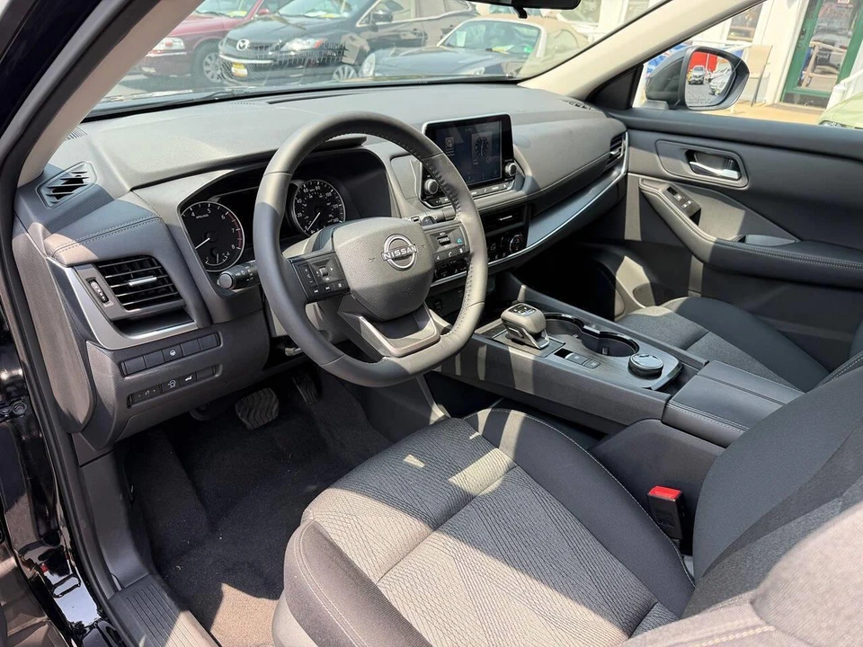 2026 Nissan Rogue - Image 5 of 25