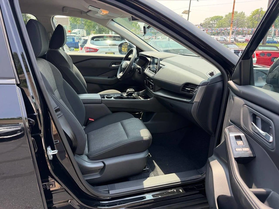 2026 Nissan Rogue - Image 16 of 25