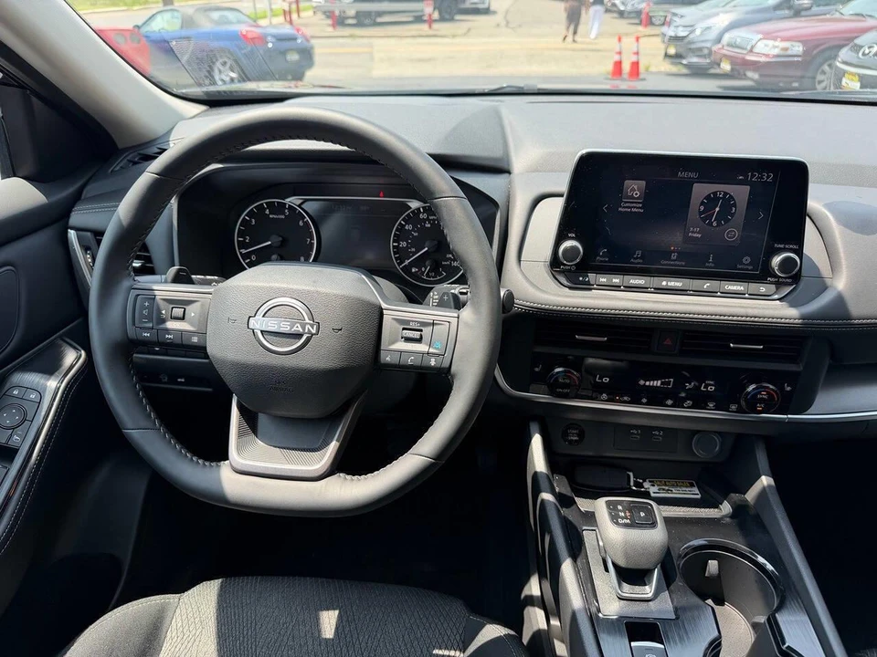 2026 Nissan Rogue - Image 15 of 25