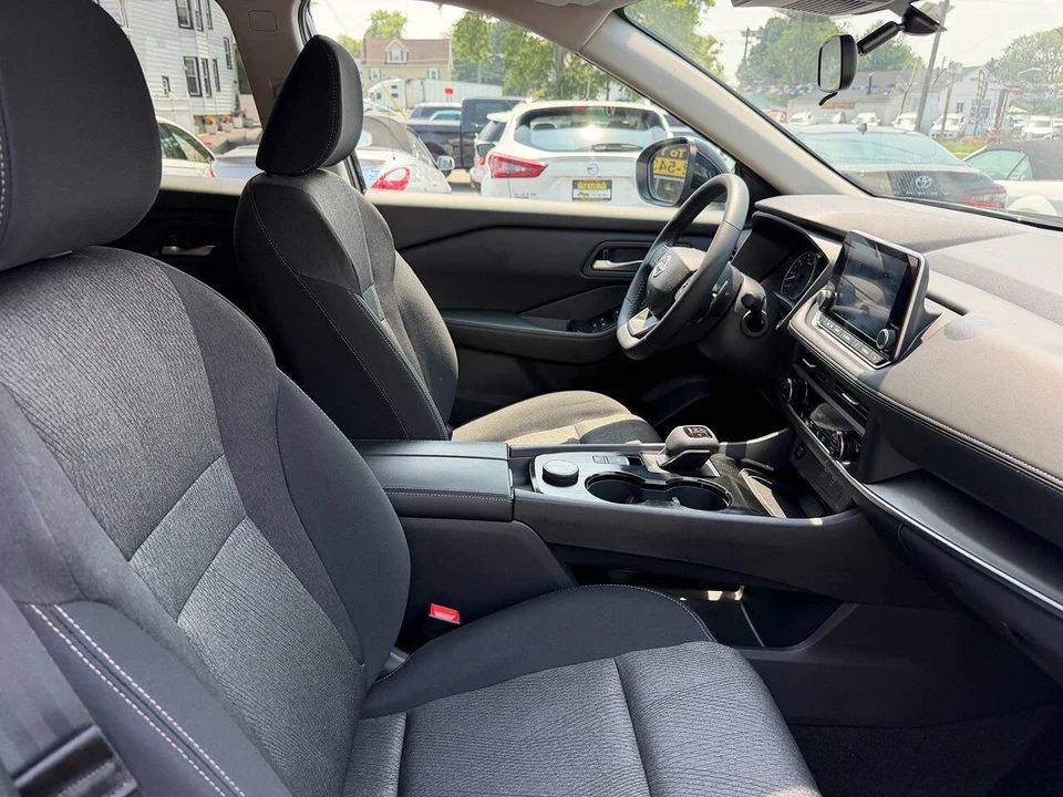 2026 Nissan Rogue - Image 17 of 25