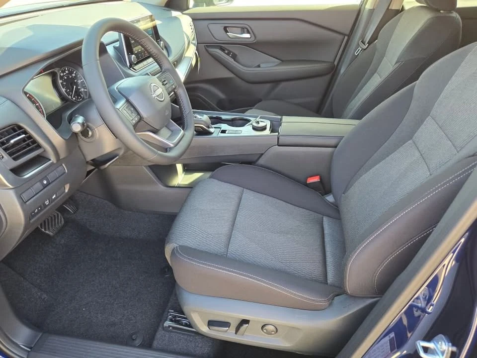 2026 Nissan Rogue - Image 8 of 20