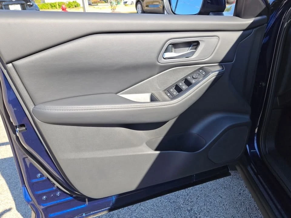 2026 Nissan Rogue - Image 17 of 20