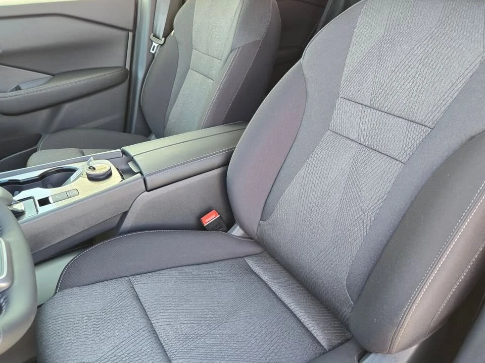 2026 Nissan Rogue - Image 15 of 20