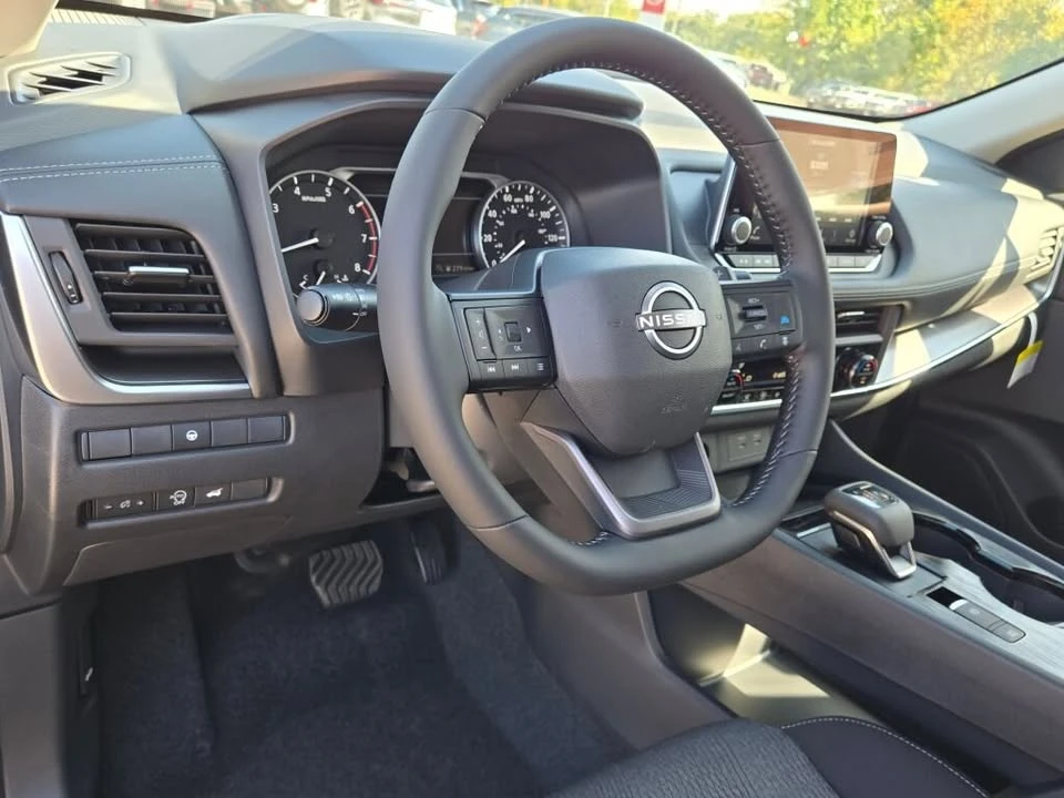 2026 Nissan Rogue - Image 10 of 20