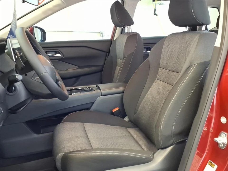 2026 Nissan Rogue - Image 19 of 21