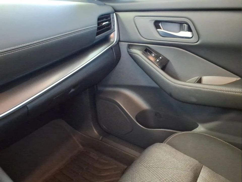 2026 Nissan Rogue - Image 17 of 24