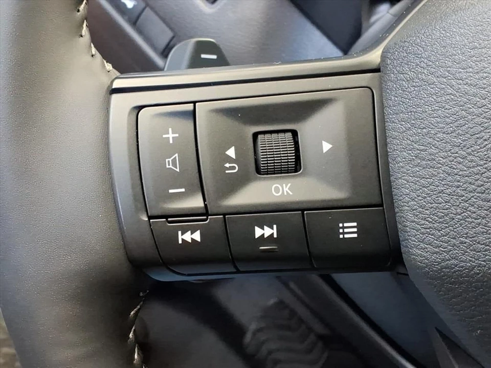 2026 Nissan Rogue - Image 14 of 21