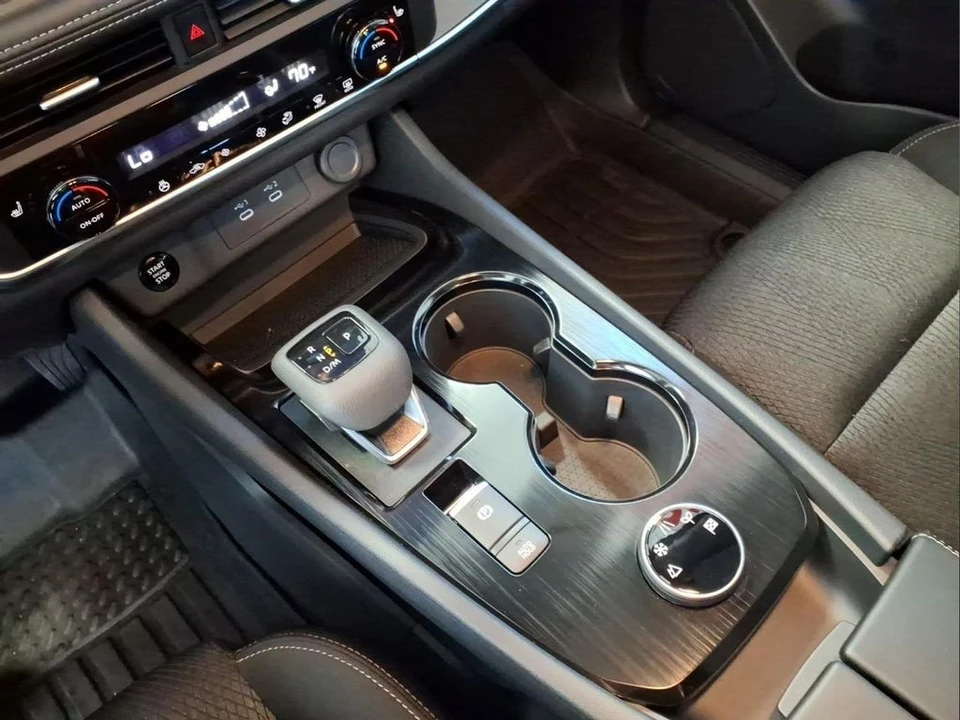 2026 Nissan Rogue - Image 10 of 24