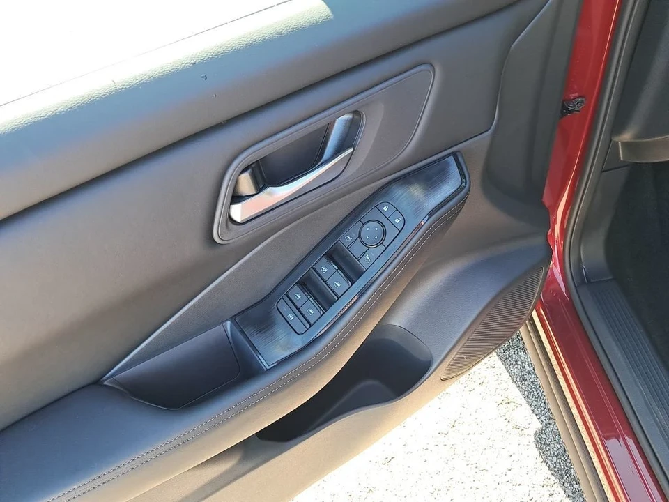 2026 Nissan Rogue - Image 12 of 21