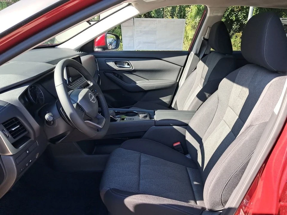 2026 Nissan Rogue - Image 10 of 21