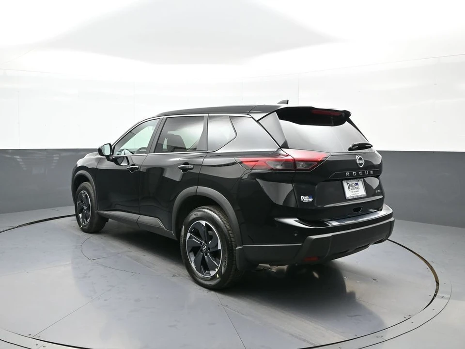 2026 Nissan Rogue - Image 8 of 12