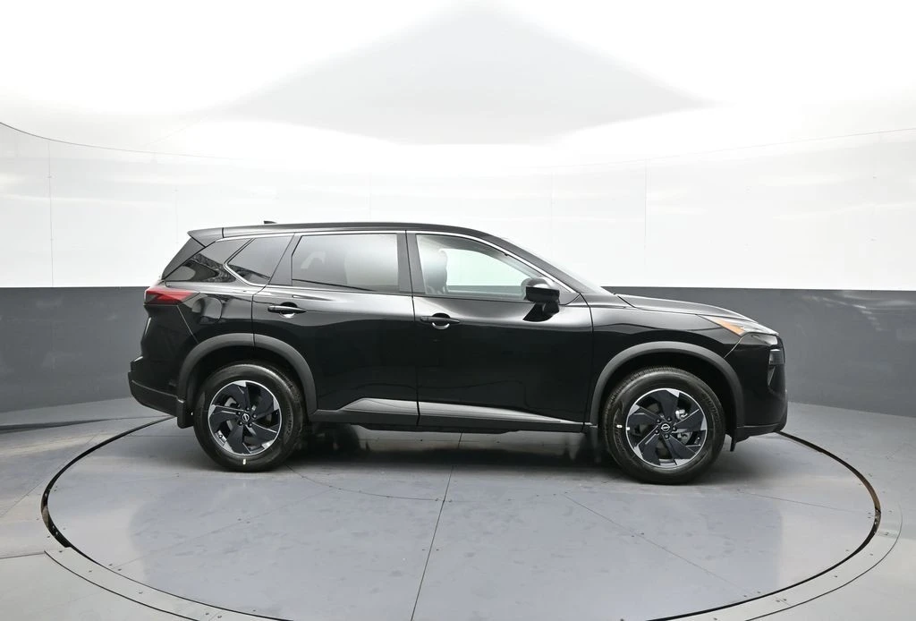 2026 Nissan Rogue - Image 5 of 12