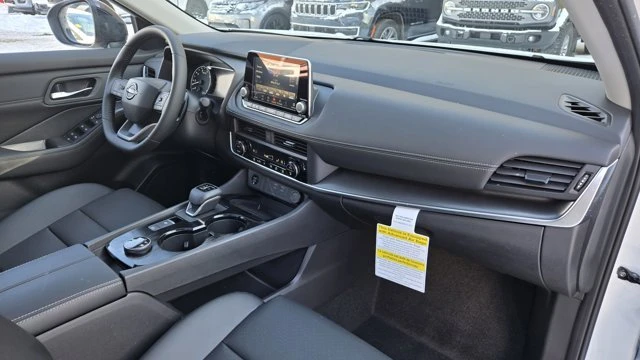2026 Nissan Rogue - Image 8 of 20