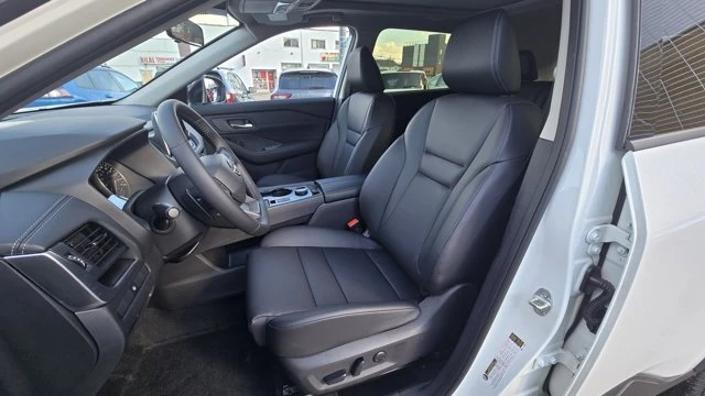 2026 Nissan Rogue - Image 15 of 20