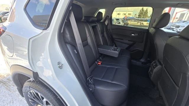 2026 Nissan Rogue - Image 17 of 20