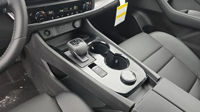 2026 Nissan Rogue - Image 12 of 19