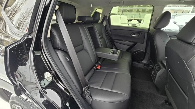 2026 Nissan Rogue - Image 16 of 19