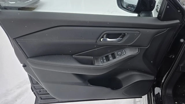2026 Nissan Rogue - Image 13 of 19