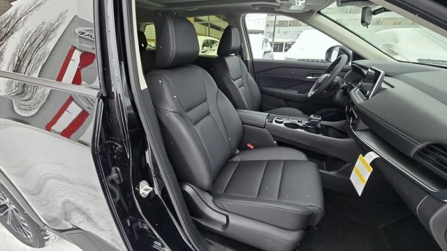 2026 Nissan Rogue - Image 17 of 19