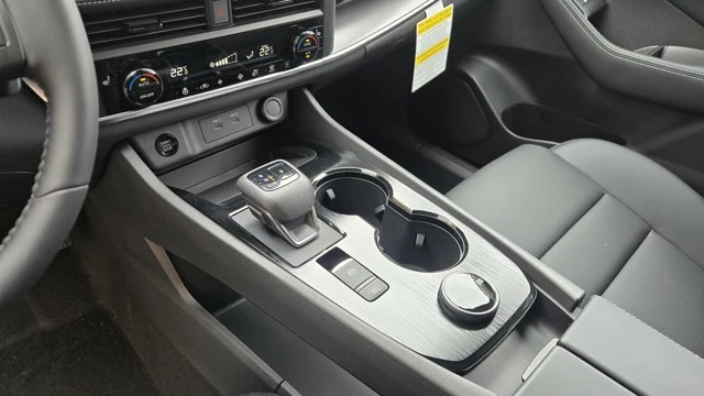 2026 Nissan Rogue - Image 12 of 20