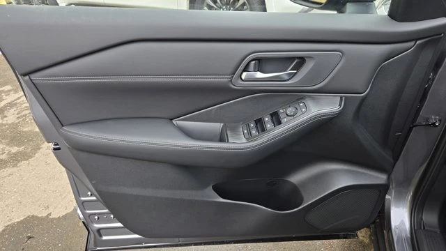 2026 Nissan Rogue - Image 14 of 20