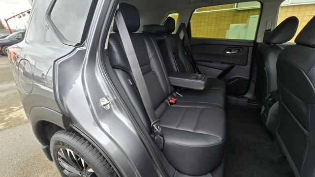 2026 Nissan Rogue - Image 17 of 20