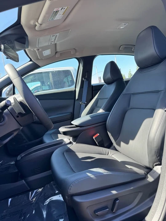 2026 Nissan Leaf - Image 7 of 8