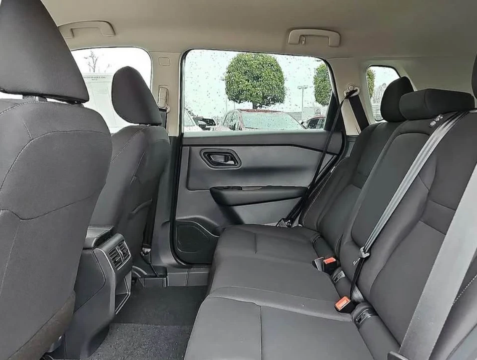 2026 Nissan Rogue - Image 5 of 6