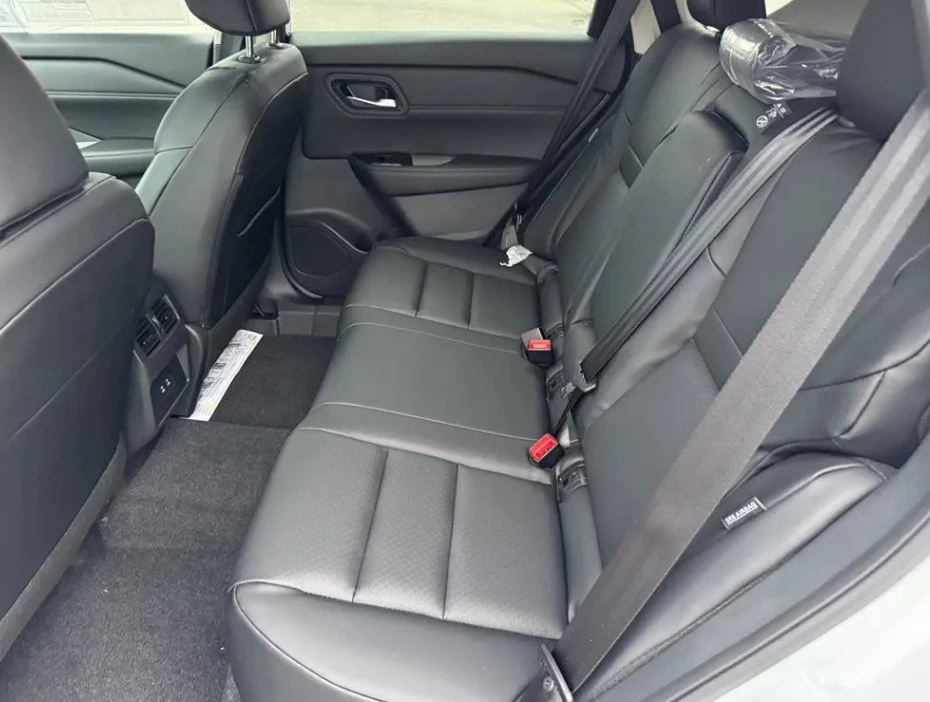 2026 Nissan Rogue - Image 8 of 12