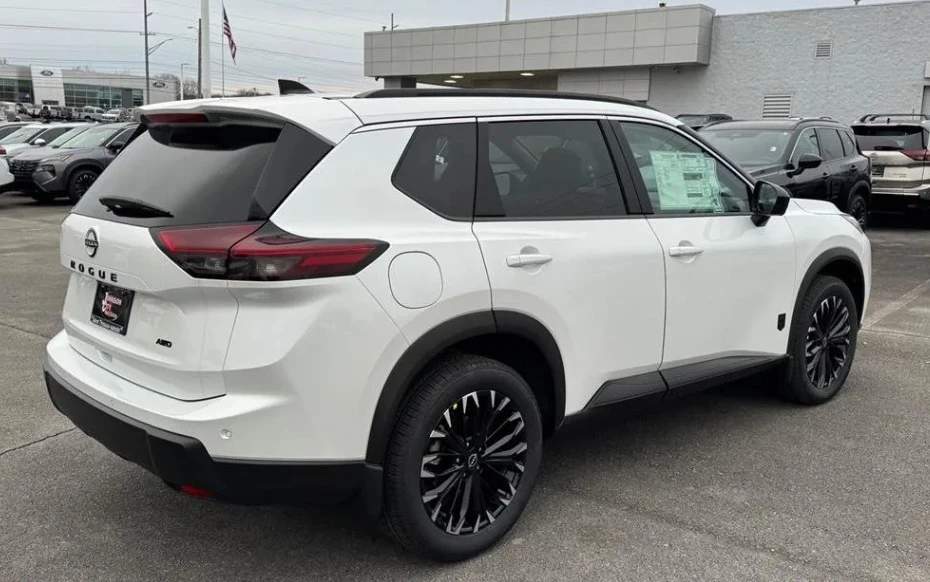 2026 Nissan Rogue - Image 2 of 12
