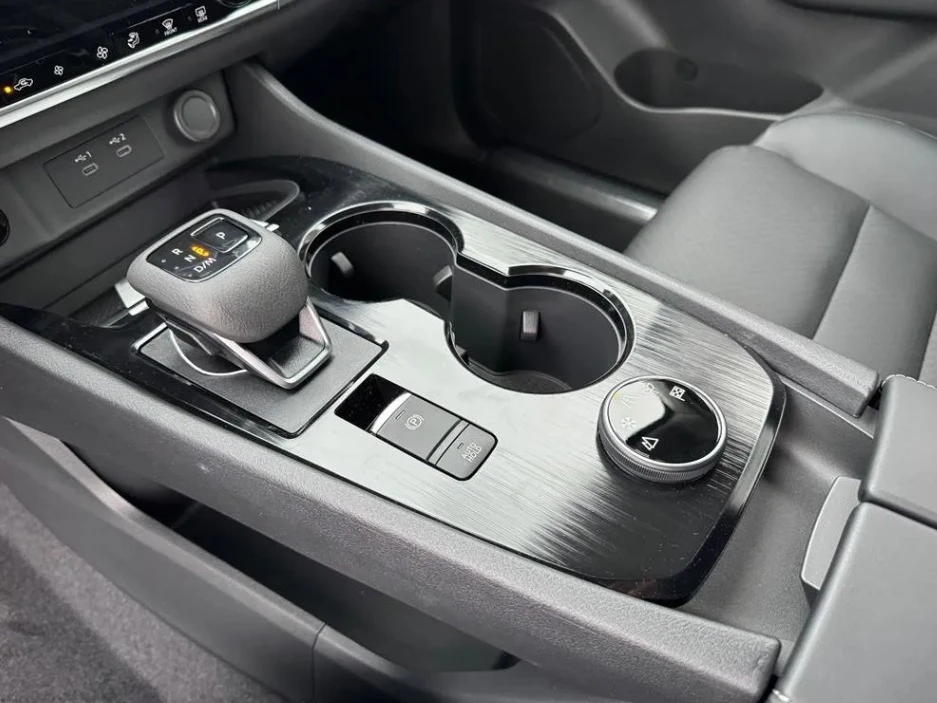 2026 Nissan Rogue - Image 10 of 12