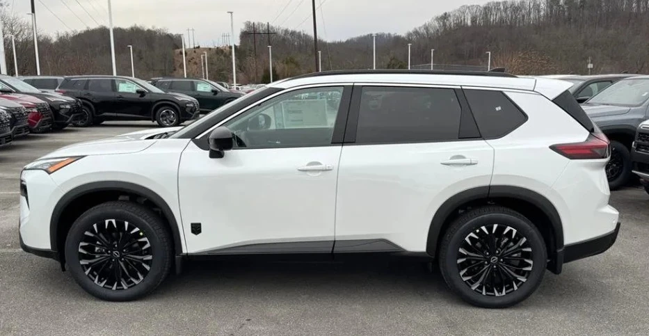 2026 Nissan Rogue - Image 3 of 12