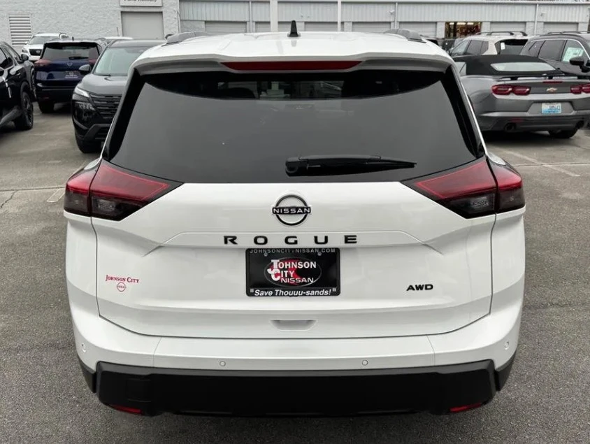 2026 Nissan Rogue - Image 4 of 12