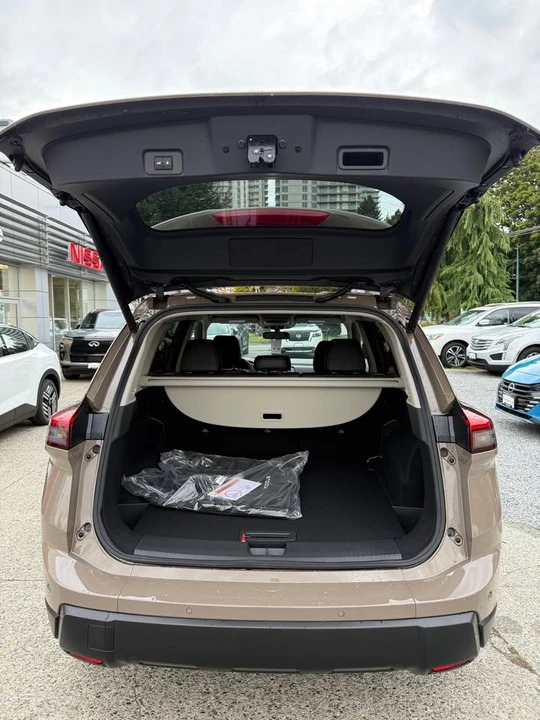 2026 Nissan Rogue - Image 8 of 15