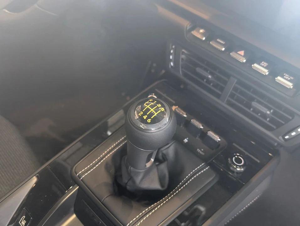 2026 Porsche 992 Carrera - Image 23 of 31
