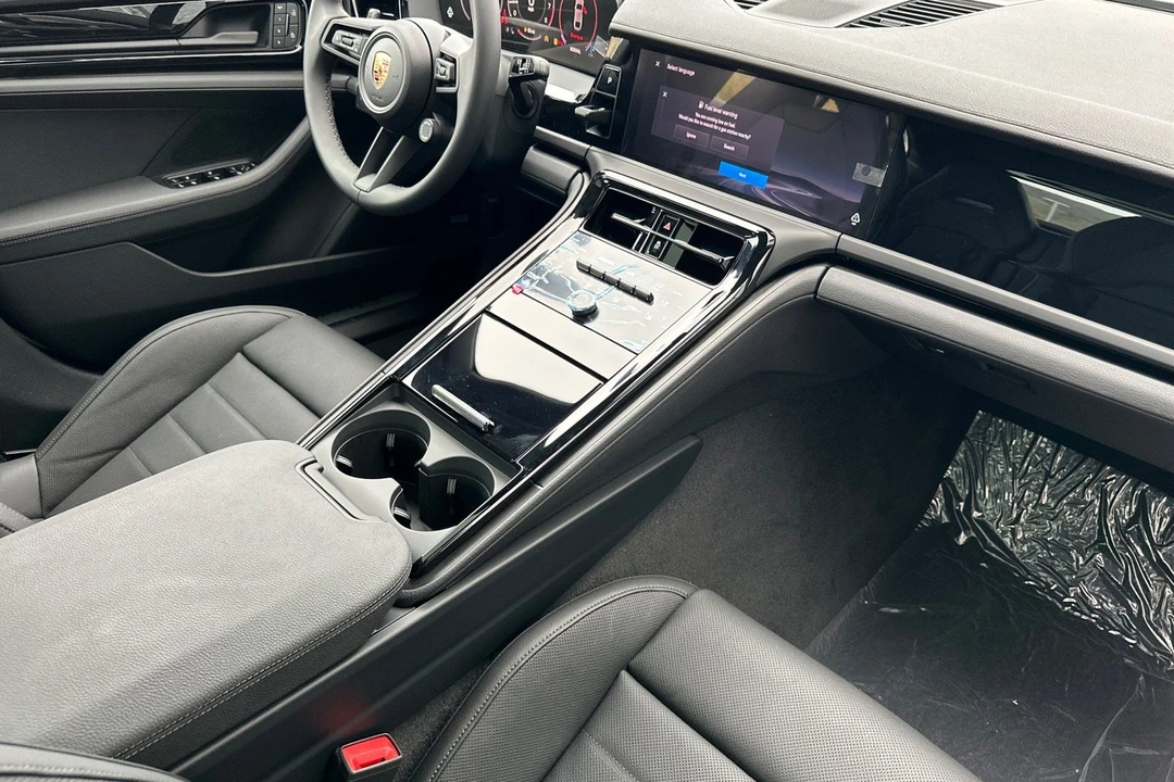 2026 Porsche 976 Panamera - Image 17 of 31