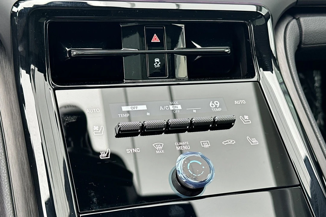 2026 Porsche 976 Panamera - Image 24 of 31