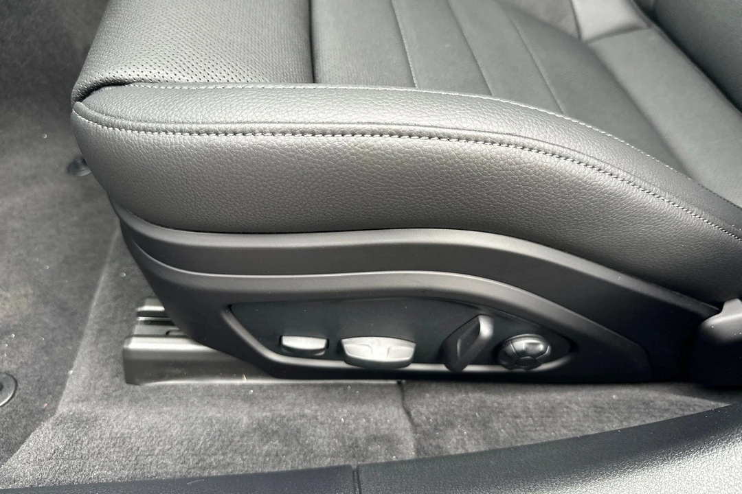 2026 Porsche 976 Panamera - Image 14 of 31