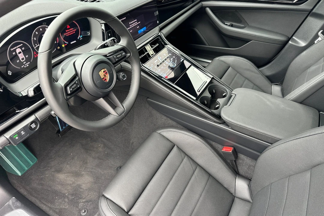 2026 Porsche 976 Panamera - Image 4 of 31