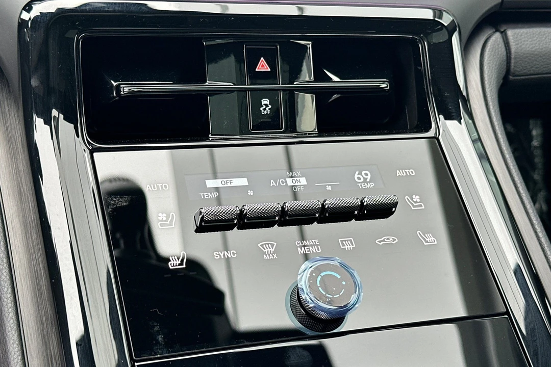 2026 Porsche 976 Panamera - Image 24 of 31