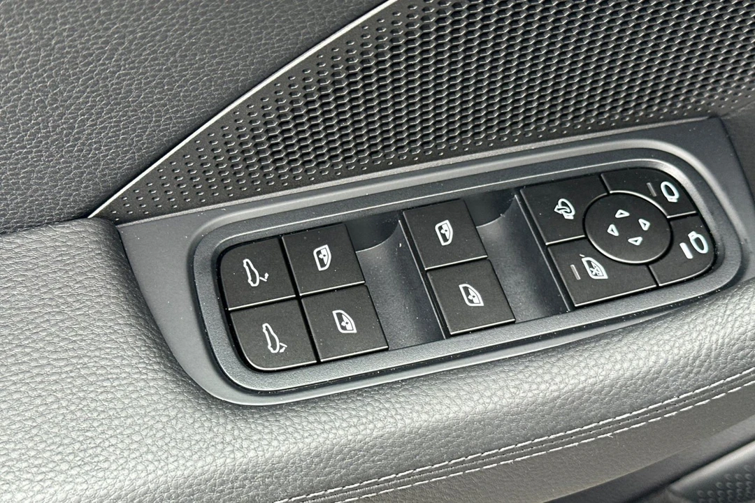 2026 Porsche 976 Panamera - Image 13 of 21