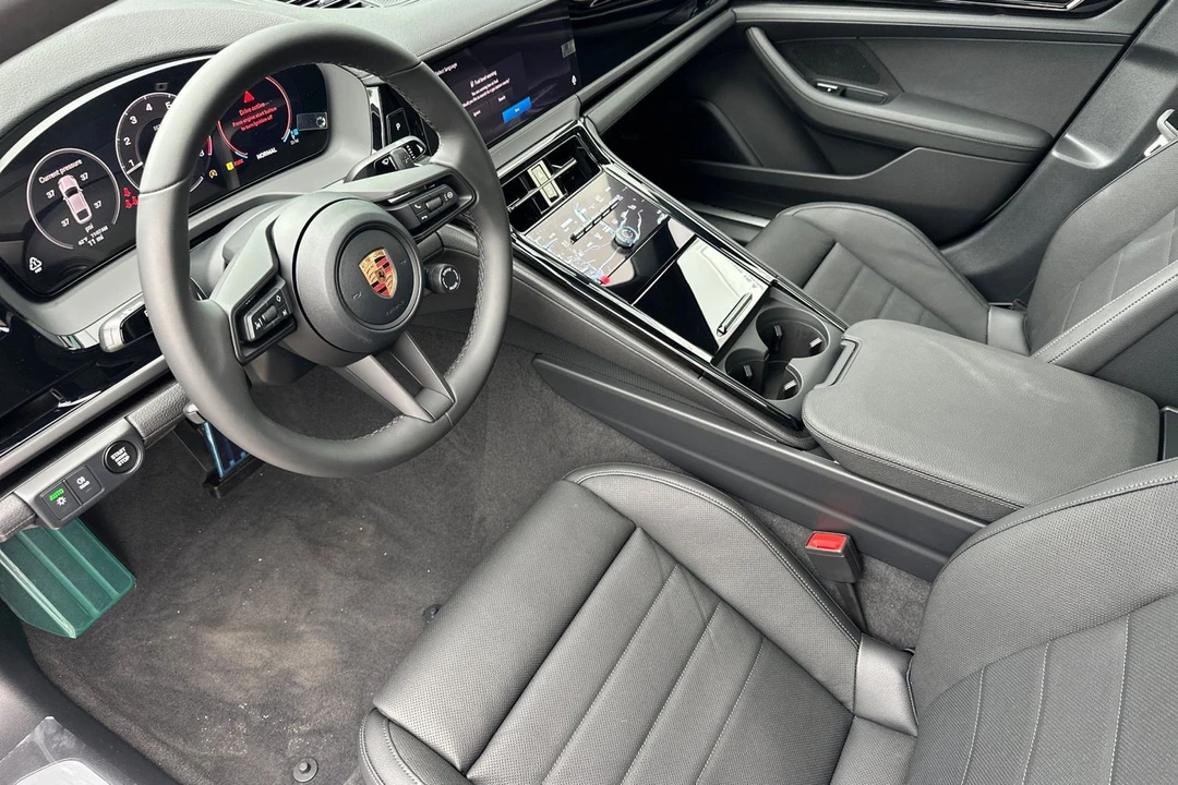 2026 Porsche 976 Panamera - Image 4 of 21
