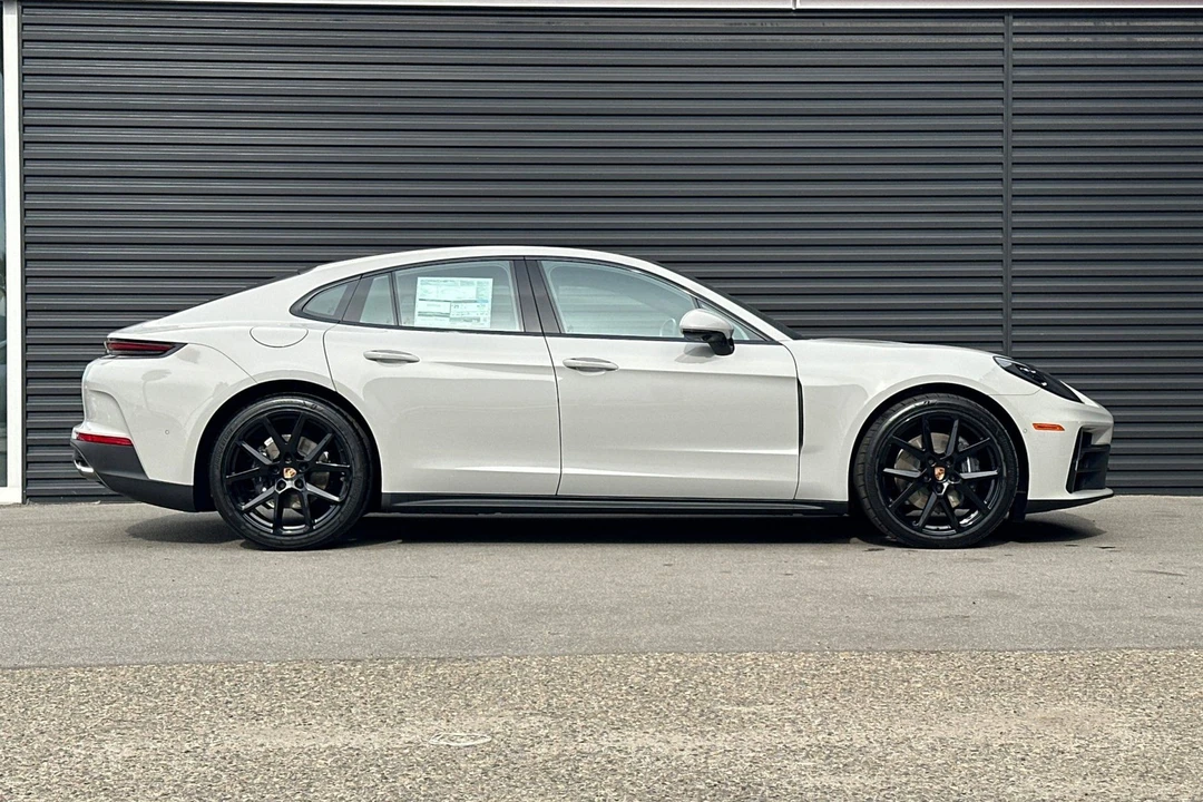 2026 Porsche 976 Panamera - Image 9 of 31