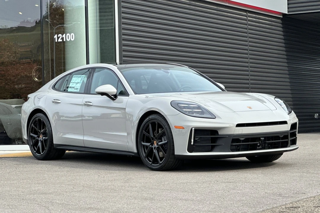 2026 Porsche 976 Panamera - Image 10 of 21