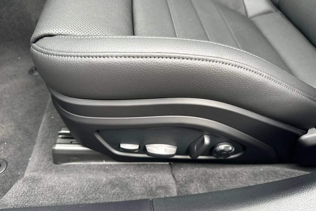 2026 Porsche 976 Panamera - Image 14 of 21